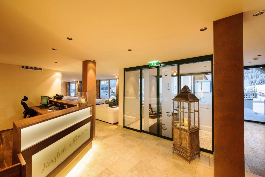 Hotel Jennys Schloessl Серфаус Экстерьер фото
